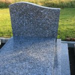 pierre tombale en granite